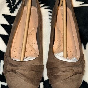 Taupe Women's Flats size 7 brand new